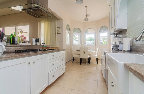 Esmeralda House | Perfect Family Getaway: 3bdr Home w/Pool & BBQ