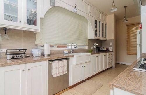 Esmeralda House | Perfect Family Getaway: 3bdr Home w/Pool & BBQ