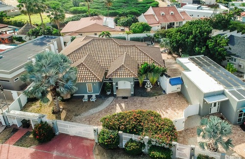 Esmeralda House | Perfect Family Getaway: 3bdr Home w/Pool & BBQ