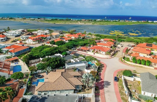 Esmeralda House | Perfect Family Getaway: 3bdr Home w/Pool & BBQ