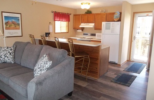 Lake Ozark Condo | Perfect for a Family, End Unit, Near the Swimming Pool!