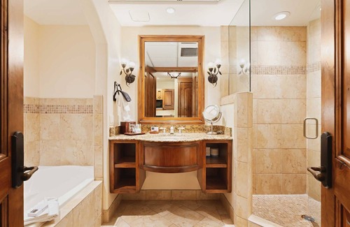 Vail Hotel | Perfect for Groups! 2 Spacious Units, Onsite Parking and Hot Tub