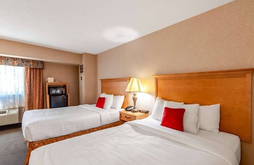 Radnor - Fort Myer Heights Resort | Perfect for Groups! 3 Units, Free Onsite Parking, Pets are Welcome!