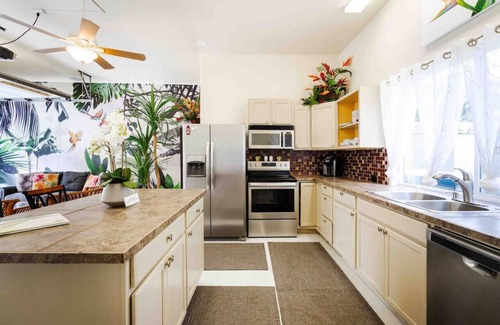 Kailua-Kona Apartment | Perfect for Large Group Stays ~ Kona Forest House