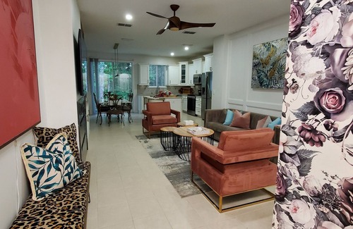 Northside House | Perfect for Monthly Stays Townhome 5 Min to Jax International Airport