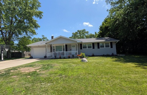 Elkhart House | Perfect for Notre Dame Football Elkhart, IN 25 Miles Away from Notre Dam