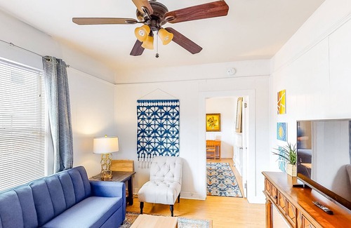 East Riverside Cottage | Perfect getaway near town w/ spacious interior & central AC in a great location