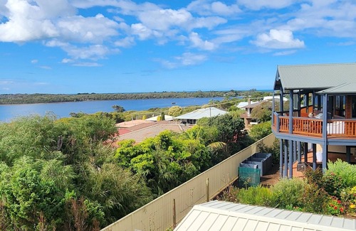 Augusta House | Perfect holiday cottage Along the Serene Blackwood River and nature walk.