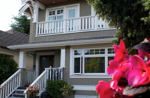 Kitsilano House | Perfect Kitsilano Location - 1 Bed. -1.5 Bath. (for 3 Bed. option see #430414)