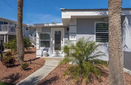 Siesta Key Village Condo | Perfect Local In Village,1 1/2 Block From #1 Beach In USA, Pool, Wifi, Sun & Fun
