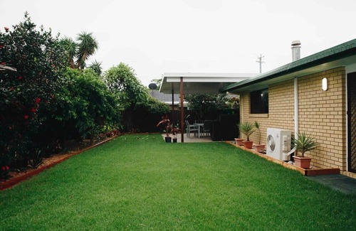 Warana House | Perfect Location 4Brm Home Warana - 200m to Beach!