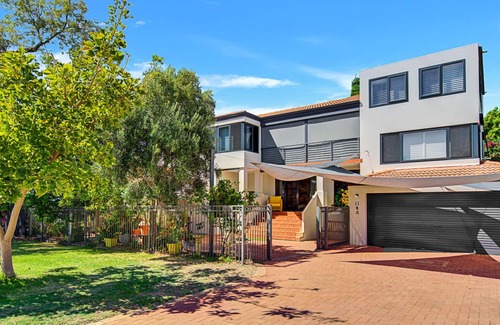 Como Apartment | - Perfect location - close to Perth, attractions and nature -