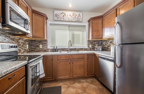 Northeast South Bend House | Perfect Location - Half mile from Campus - Walk to ND Stadium & Trader Joe's