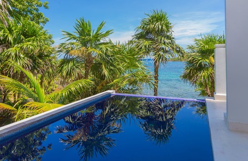 Half Moon Bay House | Perfect Location Overlooking the Sea in West End