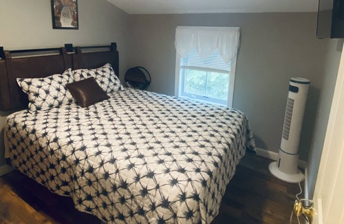 East Chop Apartment | Perfect one bedroom garage apartment with A/C