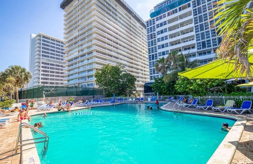 Galt Mile Apartment | Perfect Panorama - #905