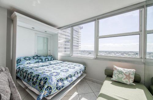 Galt Mile Apartment | Perfect Panorama - #905