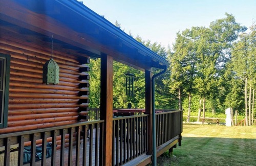 Thornton Cabin | Perfect Pemi Riverfront Log Cabin, Great for Families, Sleeps 10.