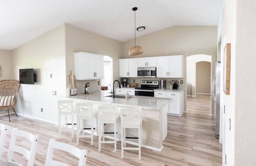 Paradise Valley Village House | Perfect Phoenix Stay - Amazing Yard Pool & Hot Tub
