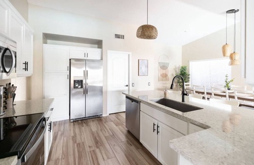 Paradise Valley Village House | Perfect Phoenix Stay - Amazing Yard Pool & Hot Tub