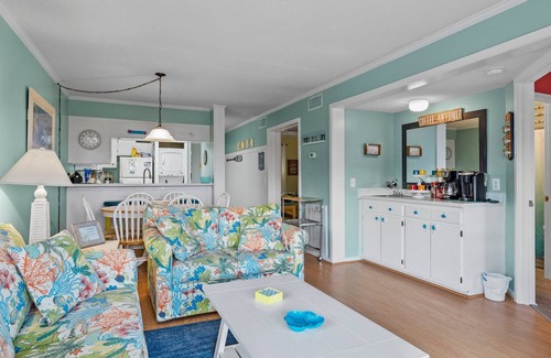 Morehead City Condo | Perfect Pool View & Steps to the Beach at APATB! #177