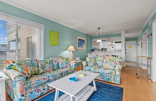Morehead City Condo | Perfect Pool View & Steps to the Beach at APATB! #177