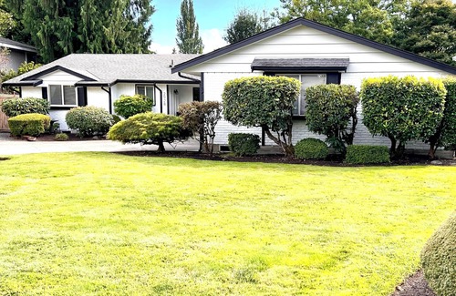 Fife House | Perfect, Quiet Retreat: Park like Setting w/Big Yard - Great location to I-5!