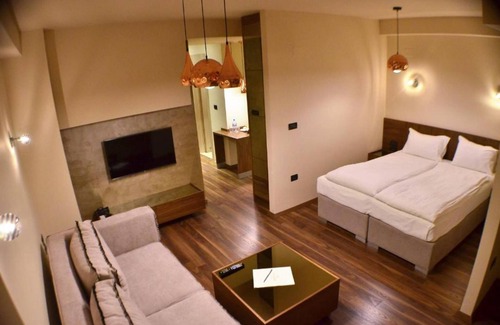Centar Hotel | Perfect Skopje Stay: Free Breakfast and Quick Walk to Macedonia Square