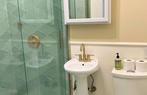 Rampart Village Apartment | Perfect Studio for 2! Mins to Downtown LA!