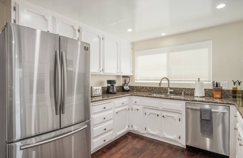 Clovis House | Perfect Summer Retreat in Clovis w Swimming Pool