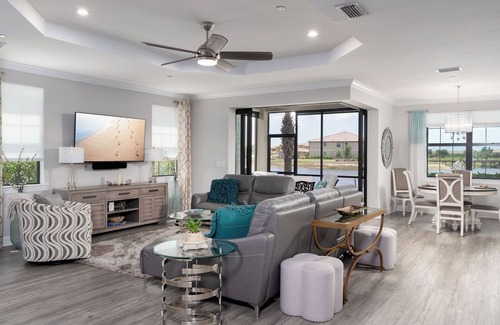 Naples Villa | Perfection!⭐️Coach Home, 🏓 Pickle-ball, 🎾 Tennis, 🏊‍♂️ Resort Pool!
