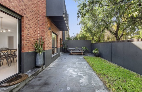 Kensington House | Perfectly Located 4-Bed House in Kensington