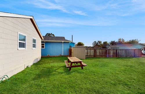 Trinidad Cottage | Perfectly located home with pellet stove - walk to Trinidad State Beach & Harbor