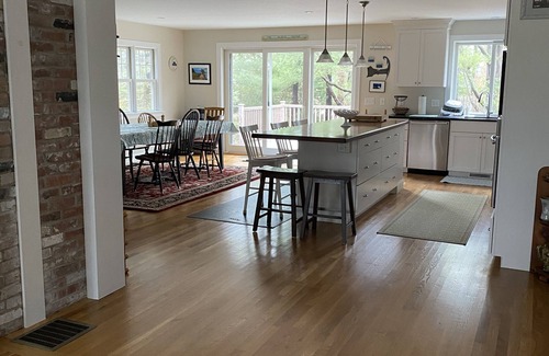 Chatham House | Perfectly located, with central AC. 3BR, sleeps 6-8