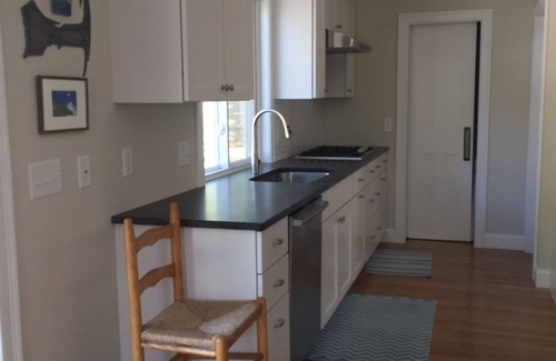 Chatham House | Perfectly located, with central AC. 3BR, sleeps 6-8