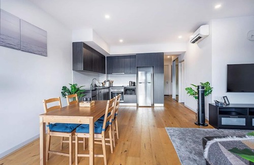 North Coogee Apartment | Perfectly positioned in the prestigious Port Coogee Estate, just meters from the beachfront, marina,