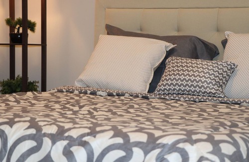 Tri-Taylor Apartment | Perignon Castle Chicago 1BD 1BATH with Free Street Parking