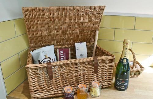 Lydney House | Perivale Lodge