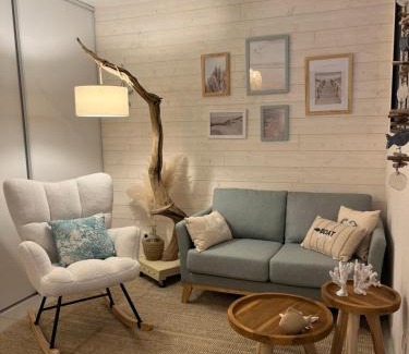 Concarneau Apartment | Perle des Sables Blancs, appartement entier à 100m de la plage avec parking privé