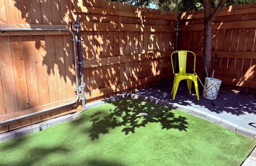 South Perry District House | Perry Pup House – Vintage Charm, Dog-Friendly, Walk to Cafés/Brewery
