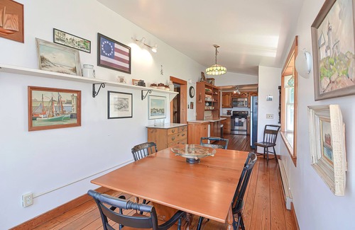 Gloucester House | Perrywinkle: Waterfront on Rocky Neck