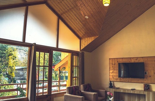Manali Hotel | Persimmon Farmstead