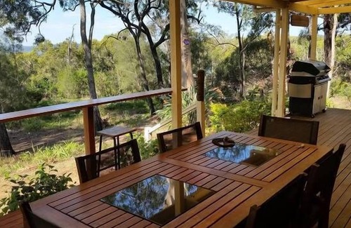 Brisbane Waterfront House | Pet and Family Friendly Peaceful Island W'front home, crabbing, kayaking, bikes