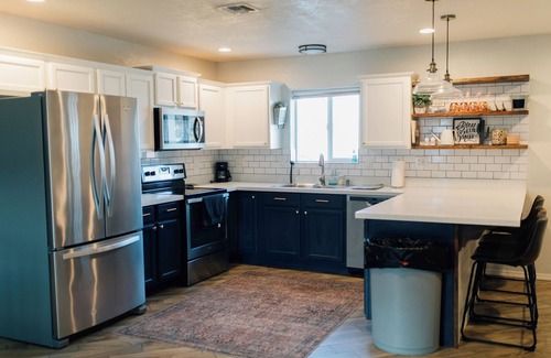 Thatcher House | Pet & Family Friendly 3 Bedroom Home in Heart of Thatcher