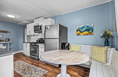 Montrose House | Pet & Family Friendly Downtown Montrose-20 Minutes to Black Canyon National Park