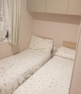 Clacton-on-Sea Other | PET FREE family mobile Home sleeps 8 with large secured decking Sea wick holiday park