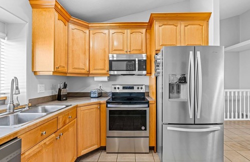 Layton Apartment | Pet friendly 3/2 fireplace by Hill AFB & hospitals