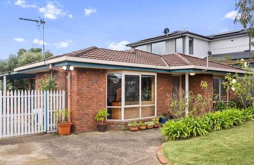 Clifton Springs House | Pet Friendly 3 bedroom house near the beach with large backyard