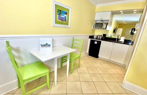 Atlantic Beach Hotel | Pet-friendly - 3 blocks to Beach, Sleeps up to 4! Unit 108