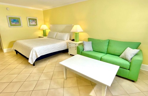 Atlantic Beach Hotel | Pet-friendly - 3 blocks to Beach, Sleeps up to 4! Unit 108